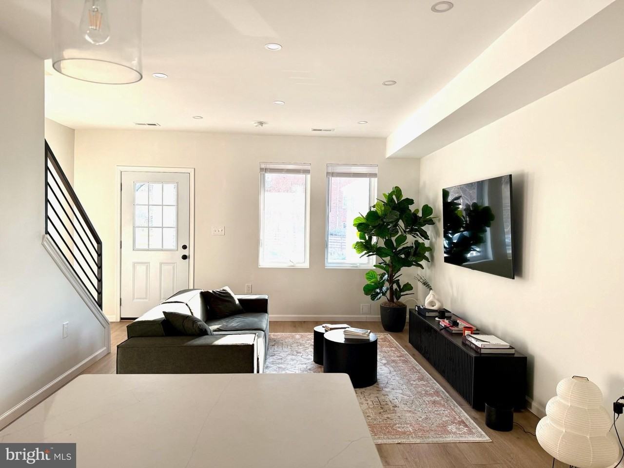 5326 9th St Nw - Photo 2 of 37