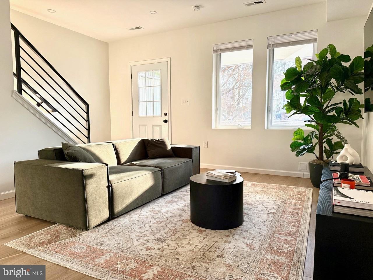 5326 9th St Nw - Photo 3 of 37