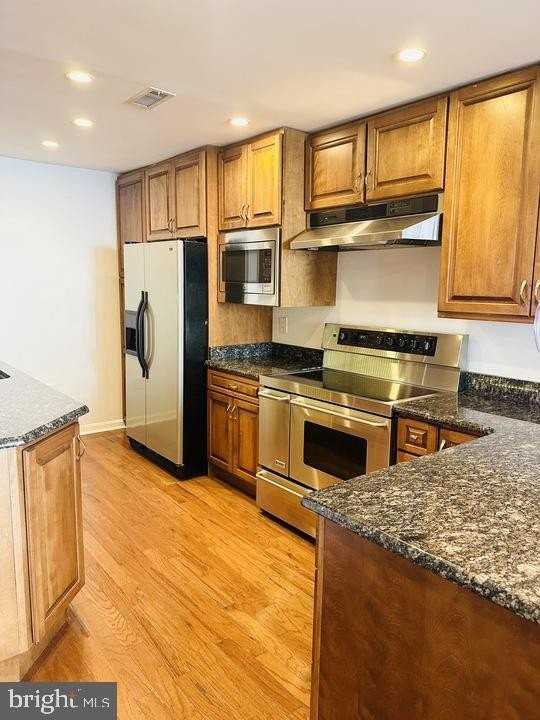 1117 Harvard St Nw #R - Photo 5 of 39