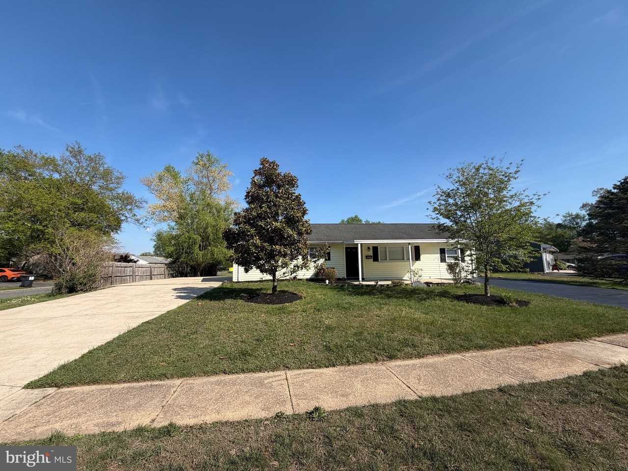 1020 S Gerald Dr - Photo 2 of 19