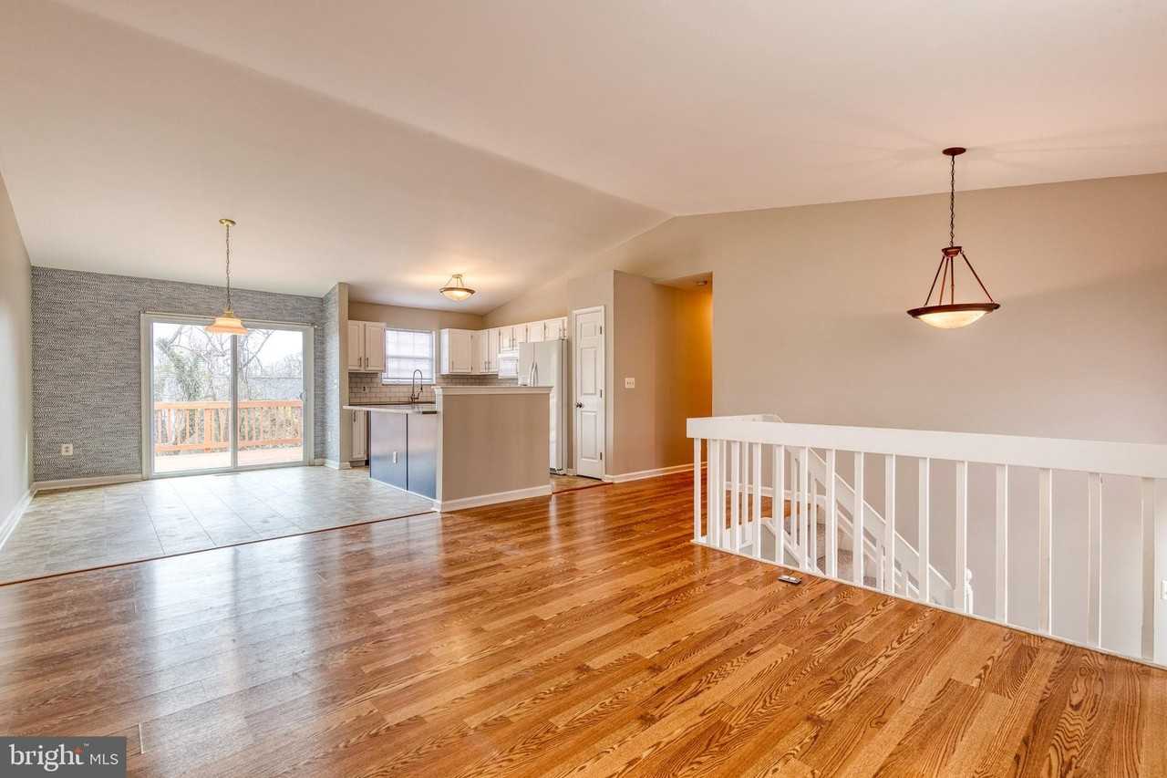 1193 Bayview Vis - Photo 4 of 34