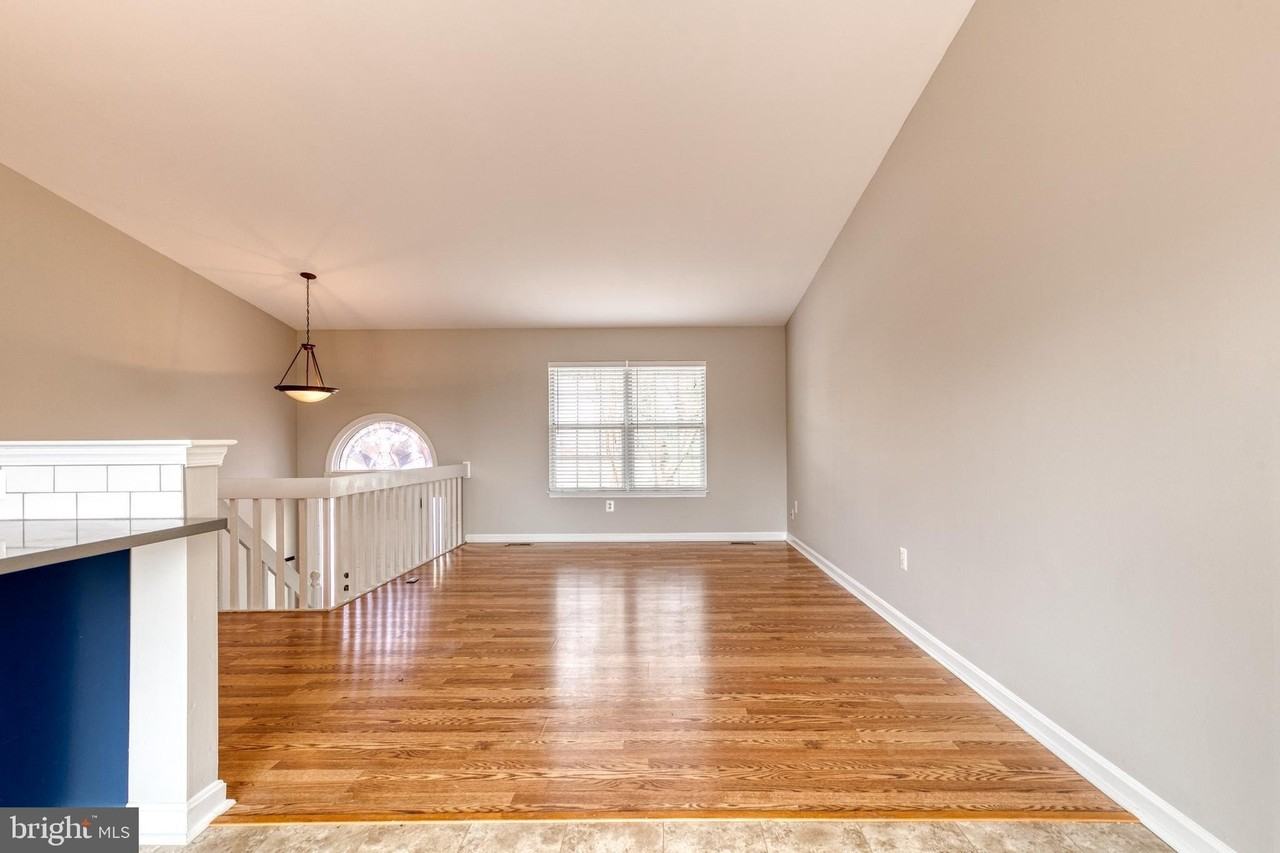 1193 Bayview Vis - Photo 6 of 34