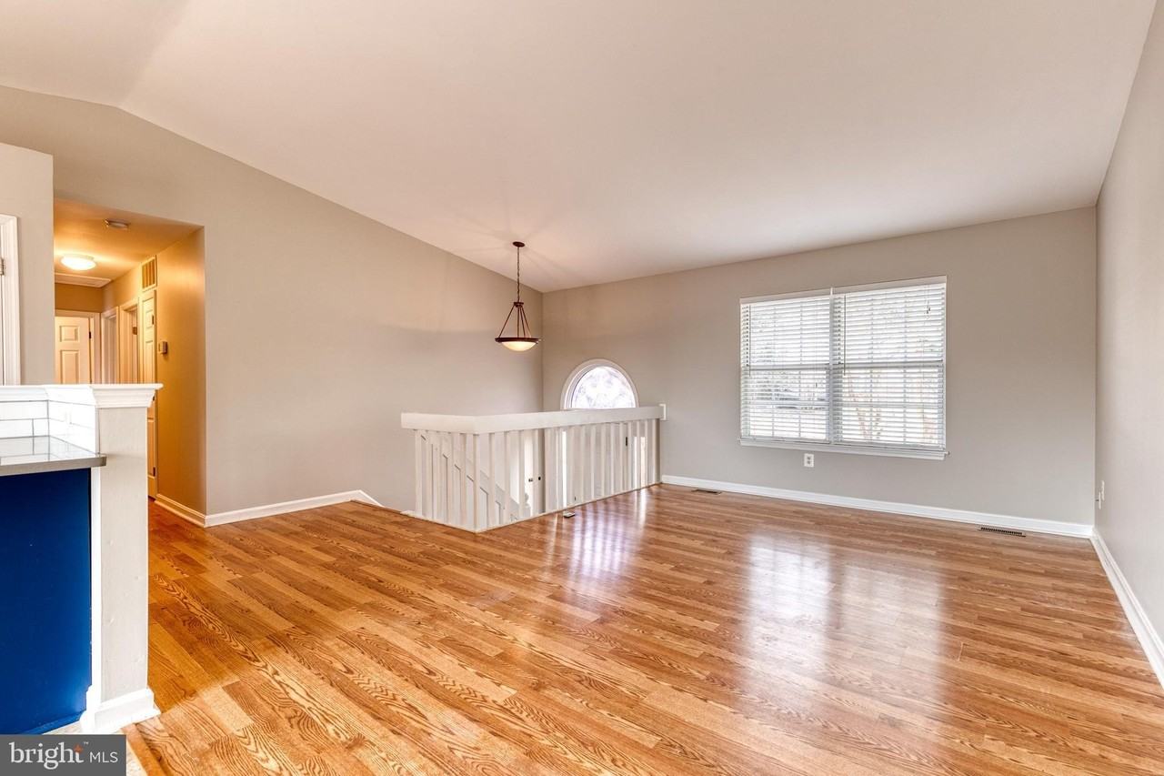 1193 Bayview Vis - Photo 7 of 34