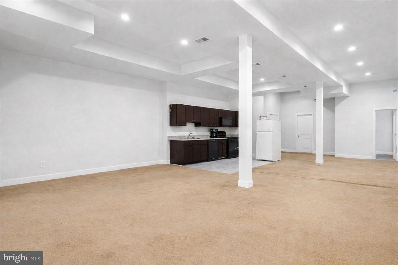 3701 E Lombard St - Photo 3 of 16