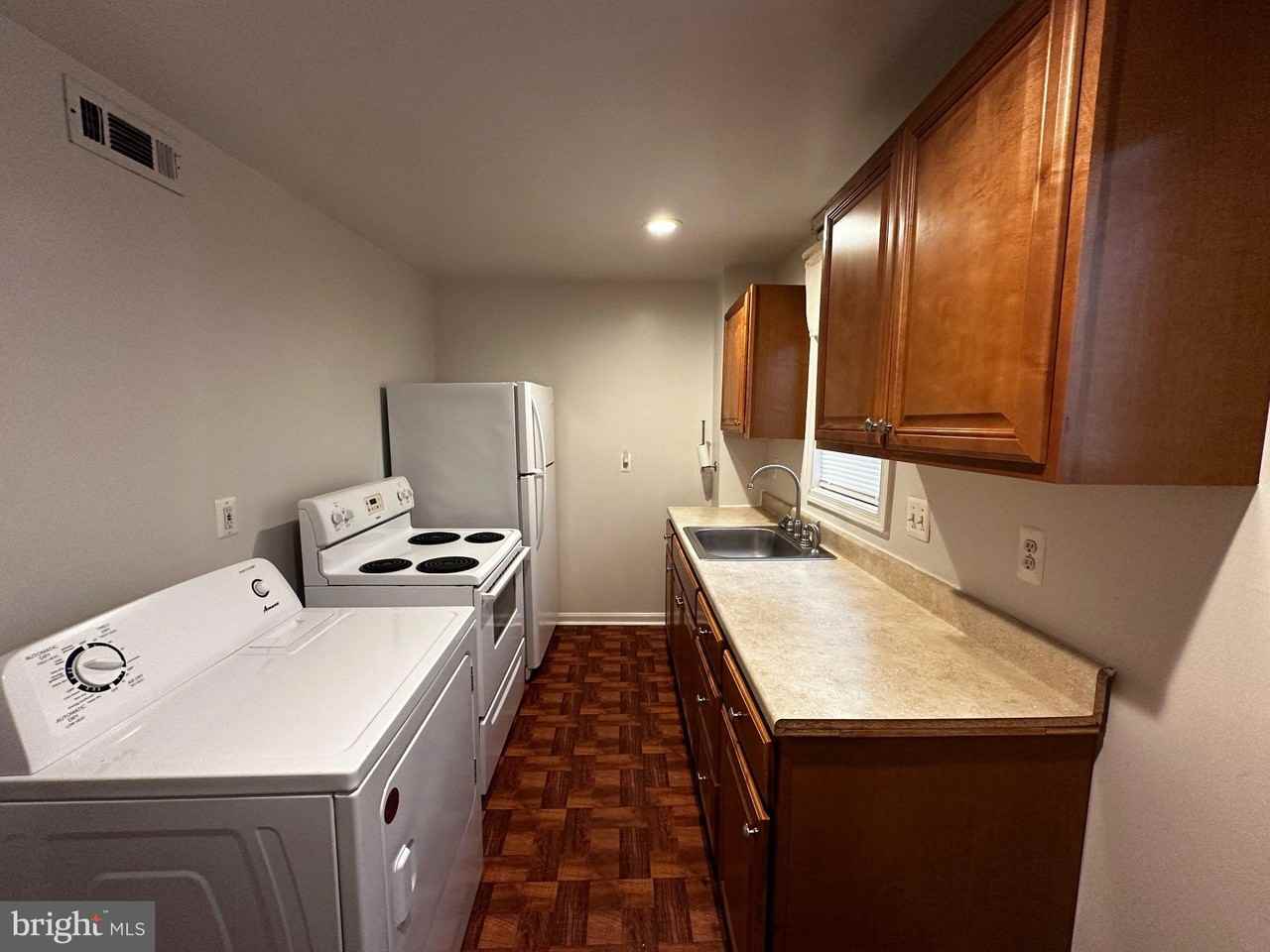 1527 W 36th St #2ndFL - Photo 5 of 26