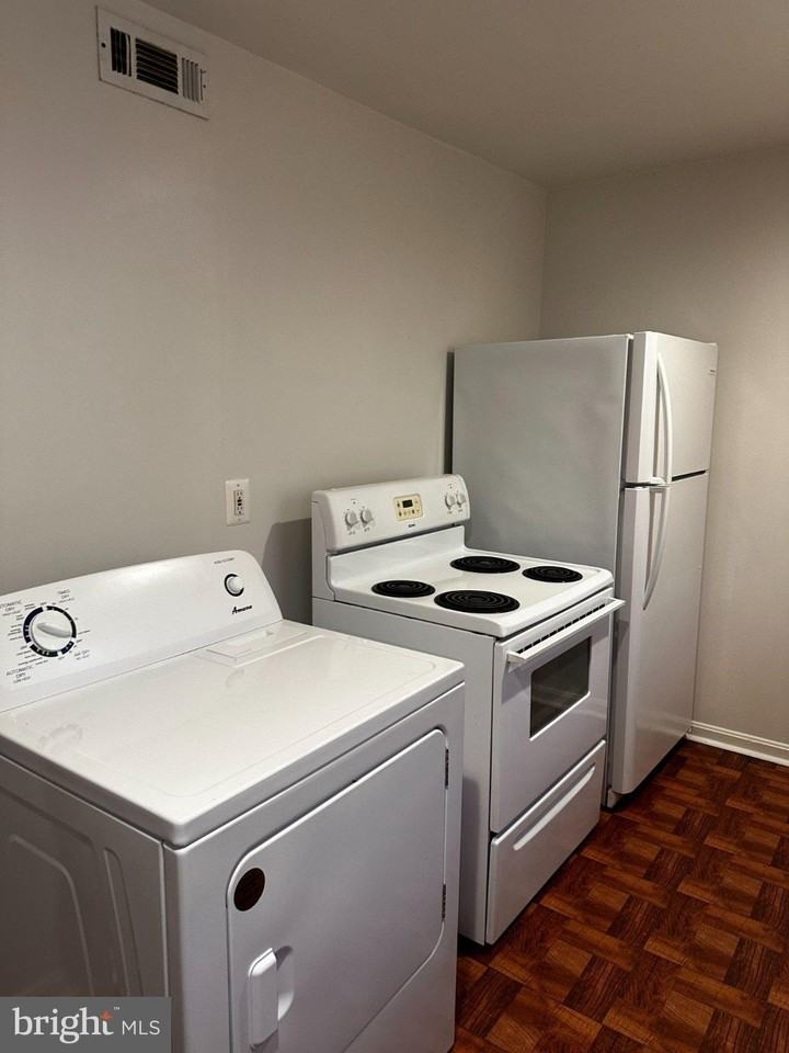 1527 W 36th St #2ndFL - Photo 7 of 26