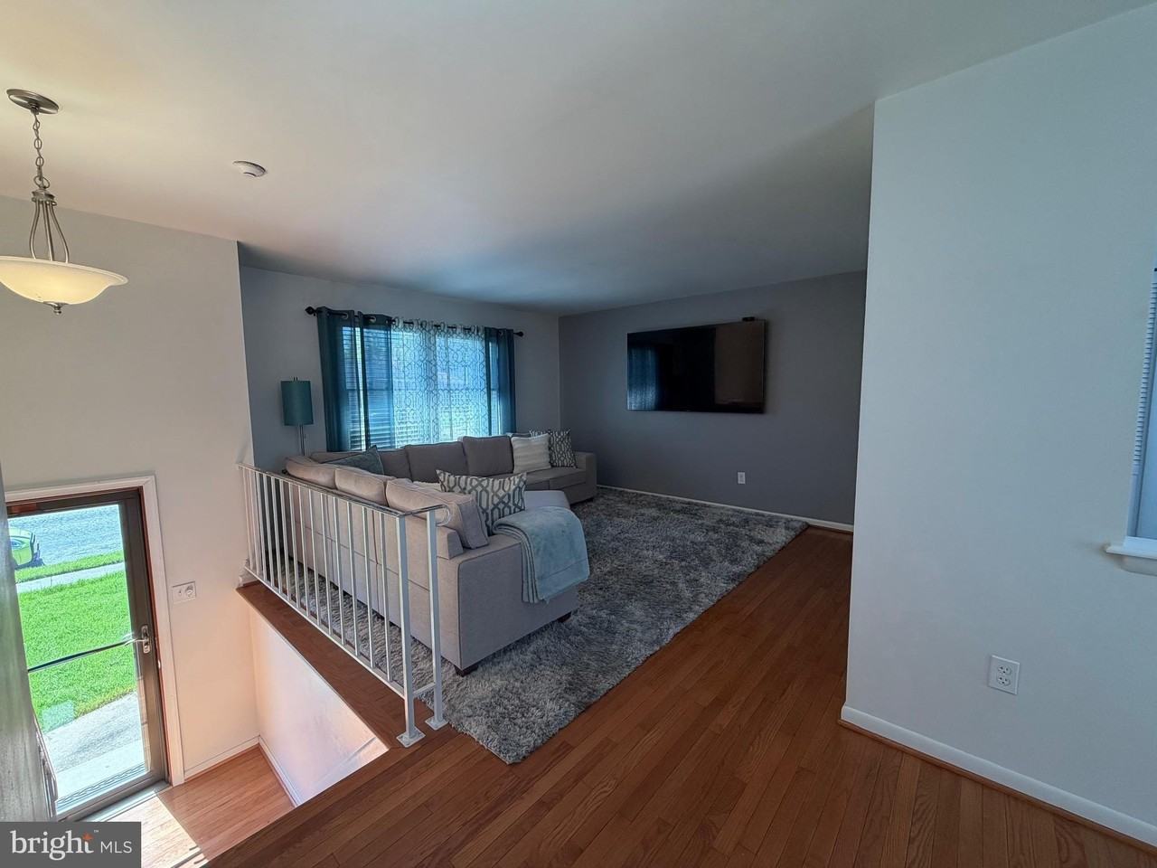 18 Jameson Ln - Photo 3 of 39