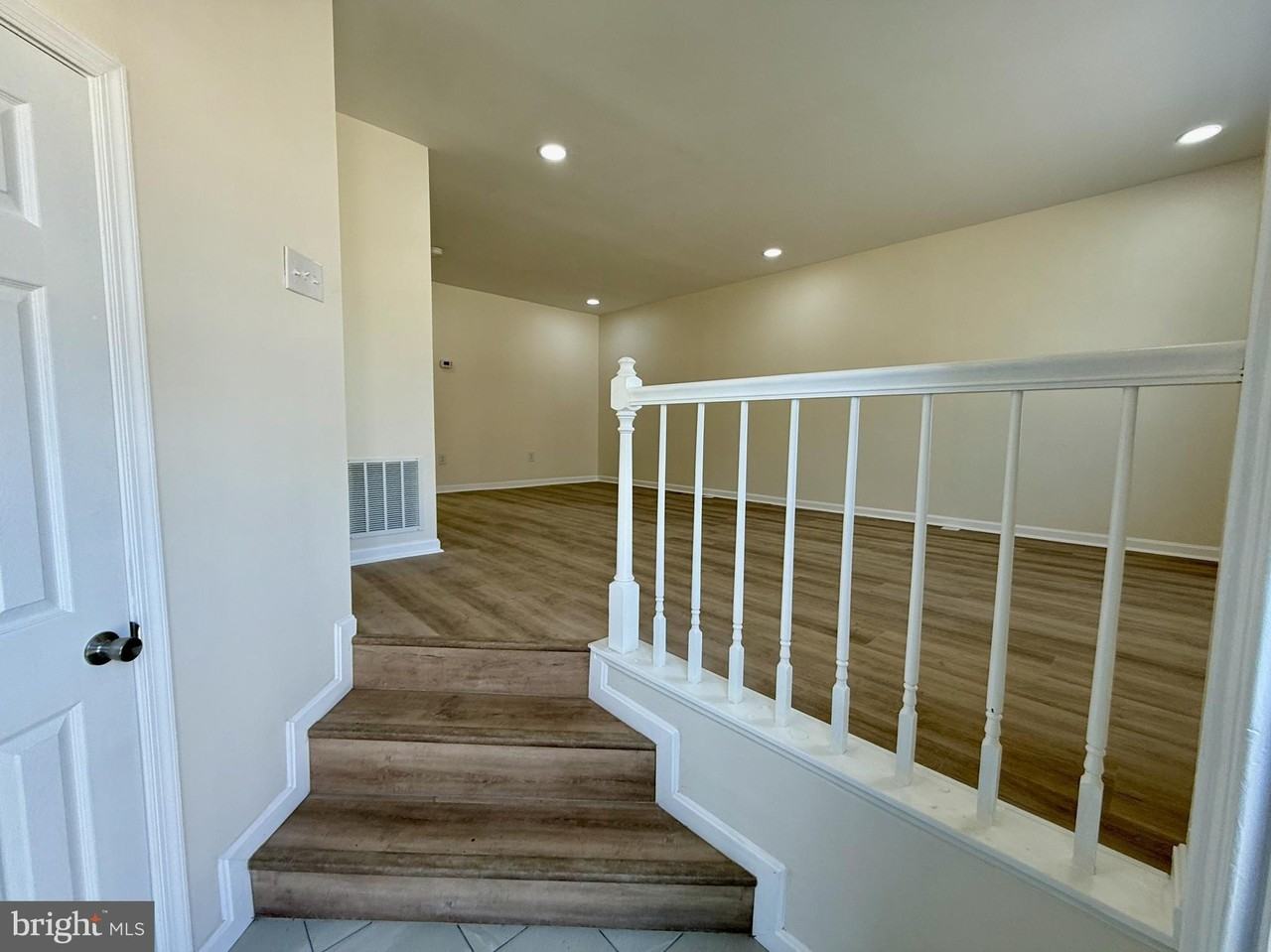 4 Bright Star Ct - Photo 2 of 50