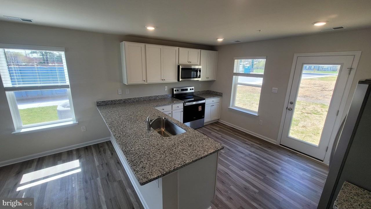 102 SYCAMORE Lane - Photo 4 of 23