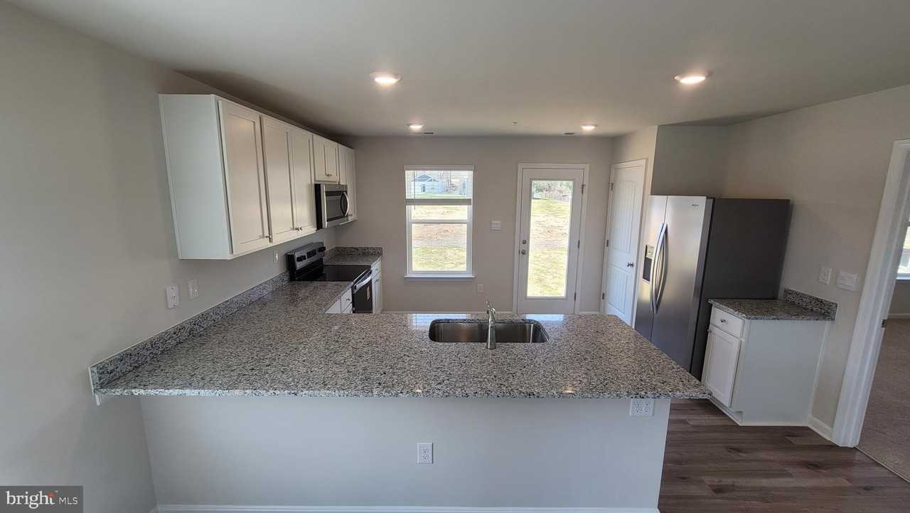 102 SYCAMORE Lane - Photo 5 of 23