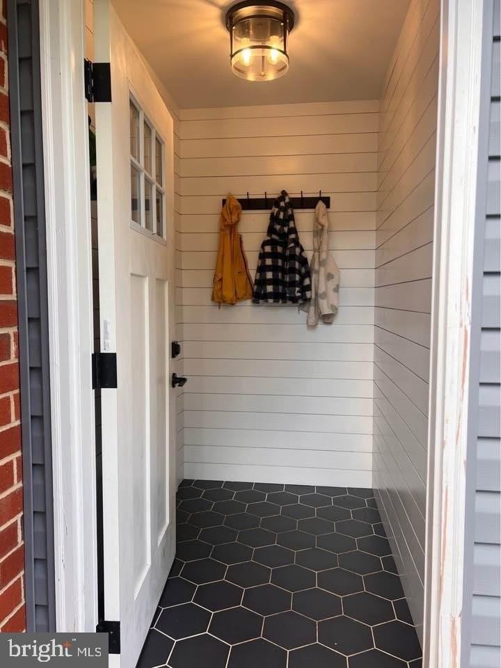 6122 Rolling View Dr - Photo 3 of 22