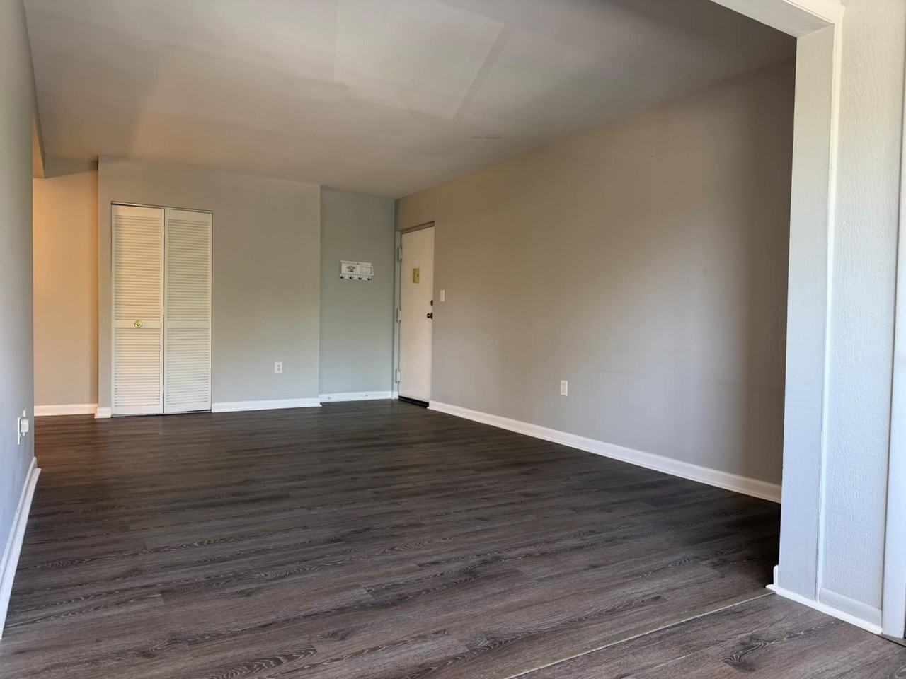 140 Royal Oak Dr #I - Photo 5 of 18