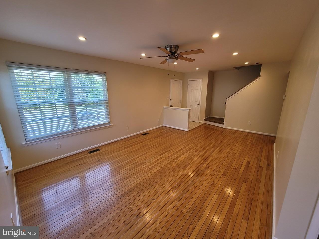 401 Darby Ln - Photo 3 of 20