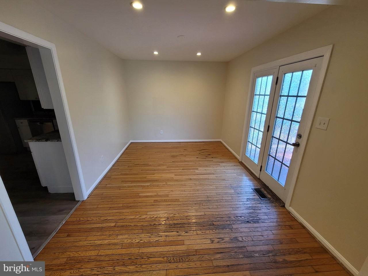 401 Darby Ln - Photo 4 of 20