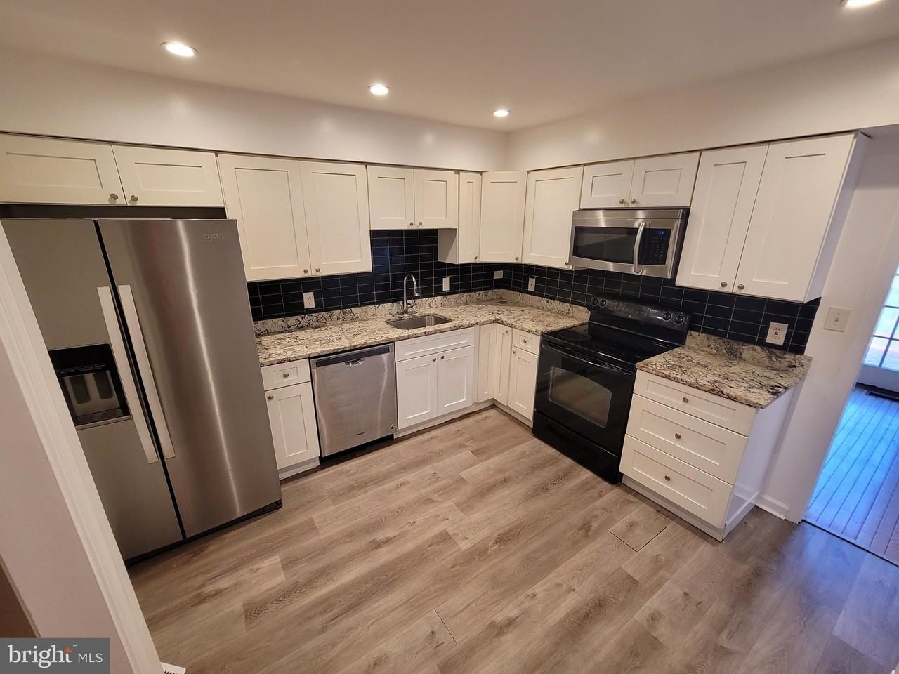 401 Darby Ln - Photo 5 of 20