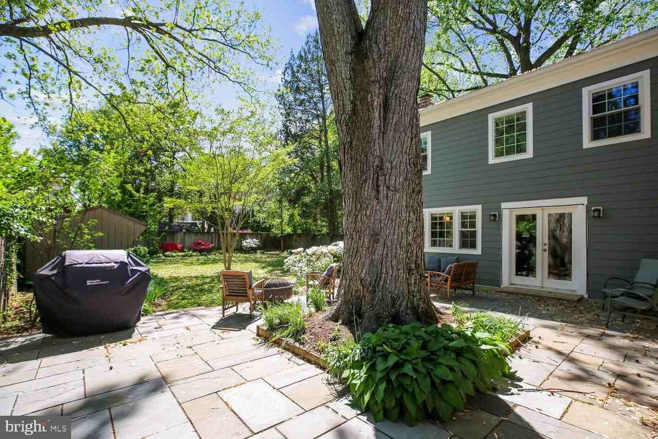 1812 Brisbane St - Photo 4 of 33