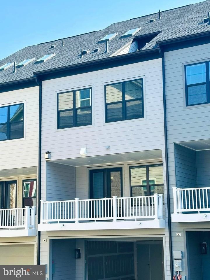 14908 Swat St - Photo 2 of 36