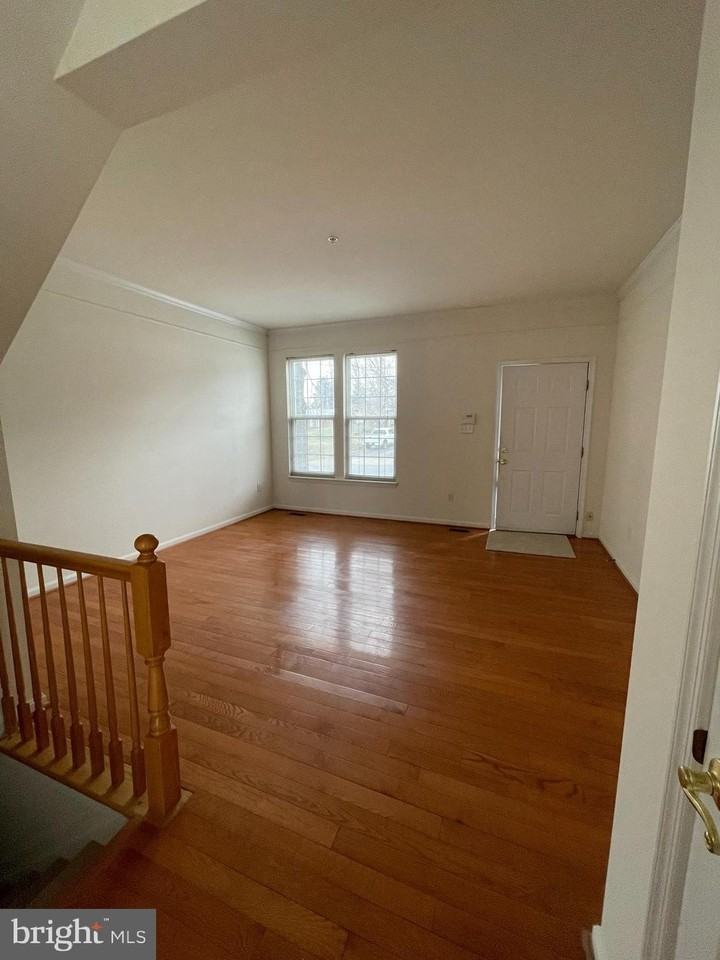 3208 Stanford St - Photo 7 of 17