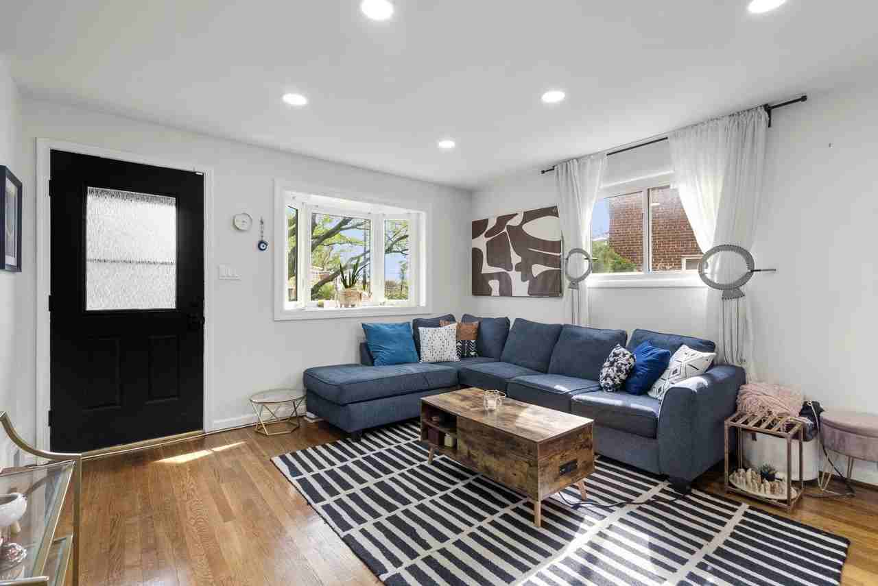 3300 Manorwood Dr - Photo 4 of 23