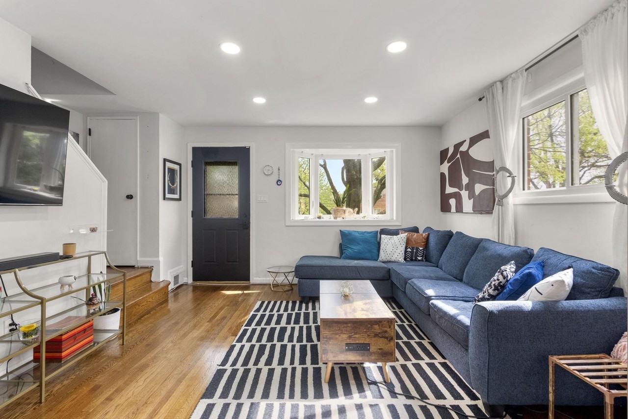 3300 Manorwood Dr - Photo 5 of 23