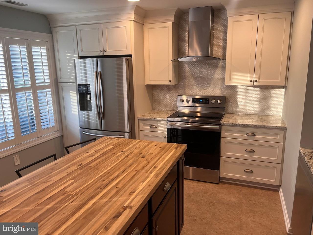 29-D Queen Mary Ct - Photo 3 of 39