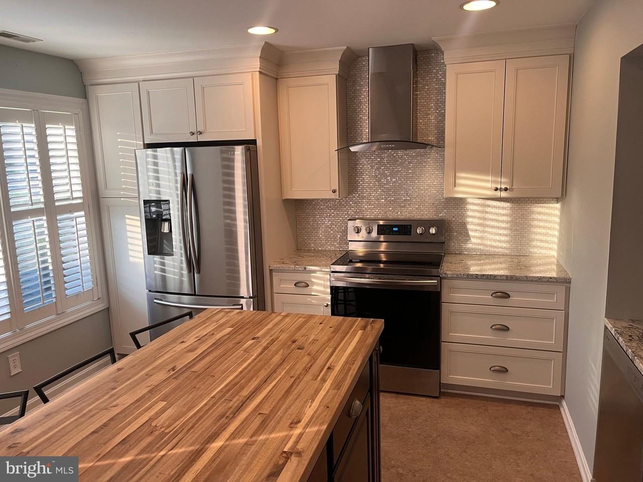 29-D Queen Mary Ct - Photo 4 of 39