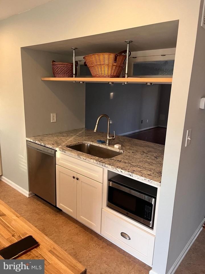 29-D Queen Mary Ct - Photo 6 of 39