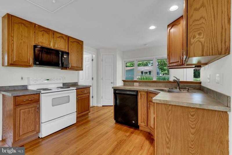 107 Winchester Ave #107 - Photo 7 of 24