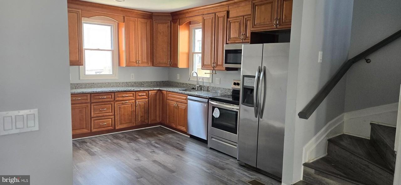 421 Salem Ave - Photo 5 of 15