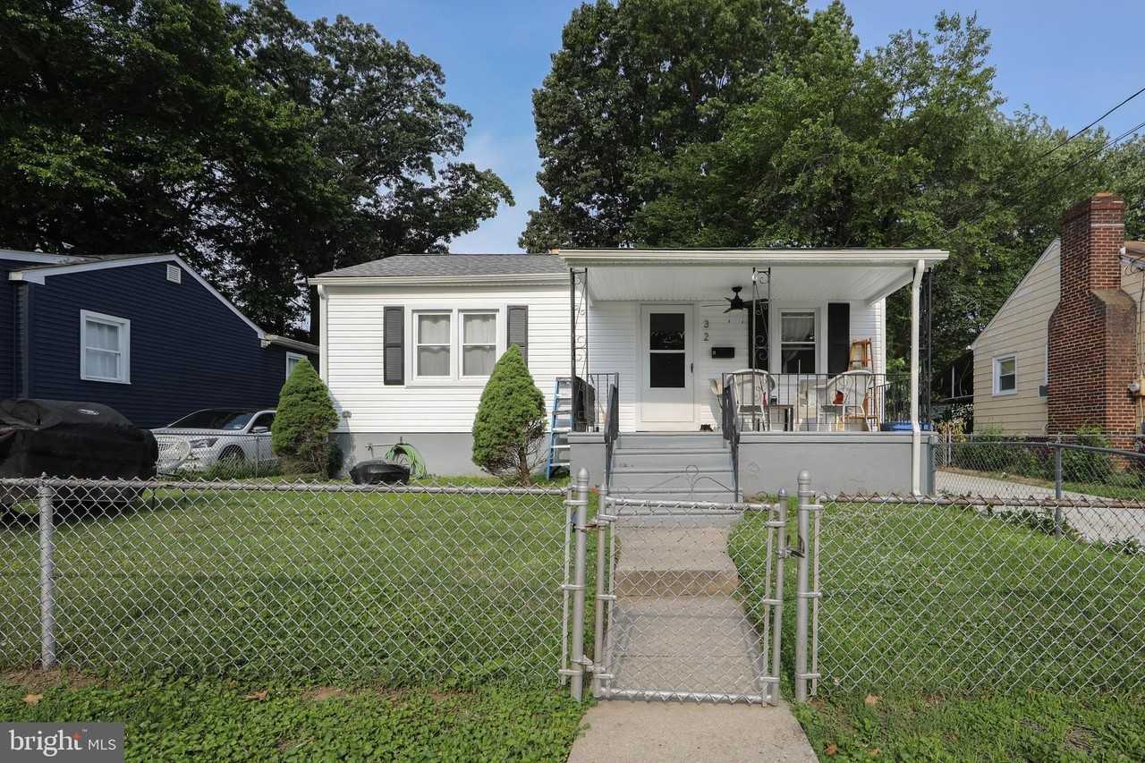 32 Willis Ave - Photo 2 of 24