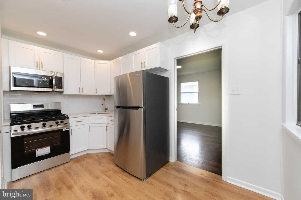 32 Willis Ave - Photo 4 of 24