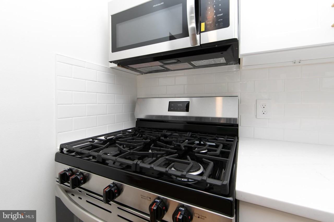 32 Willis Ave - Photo 7 of 24