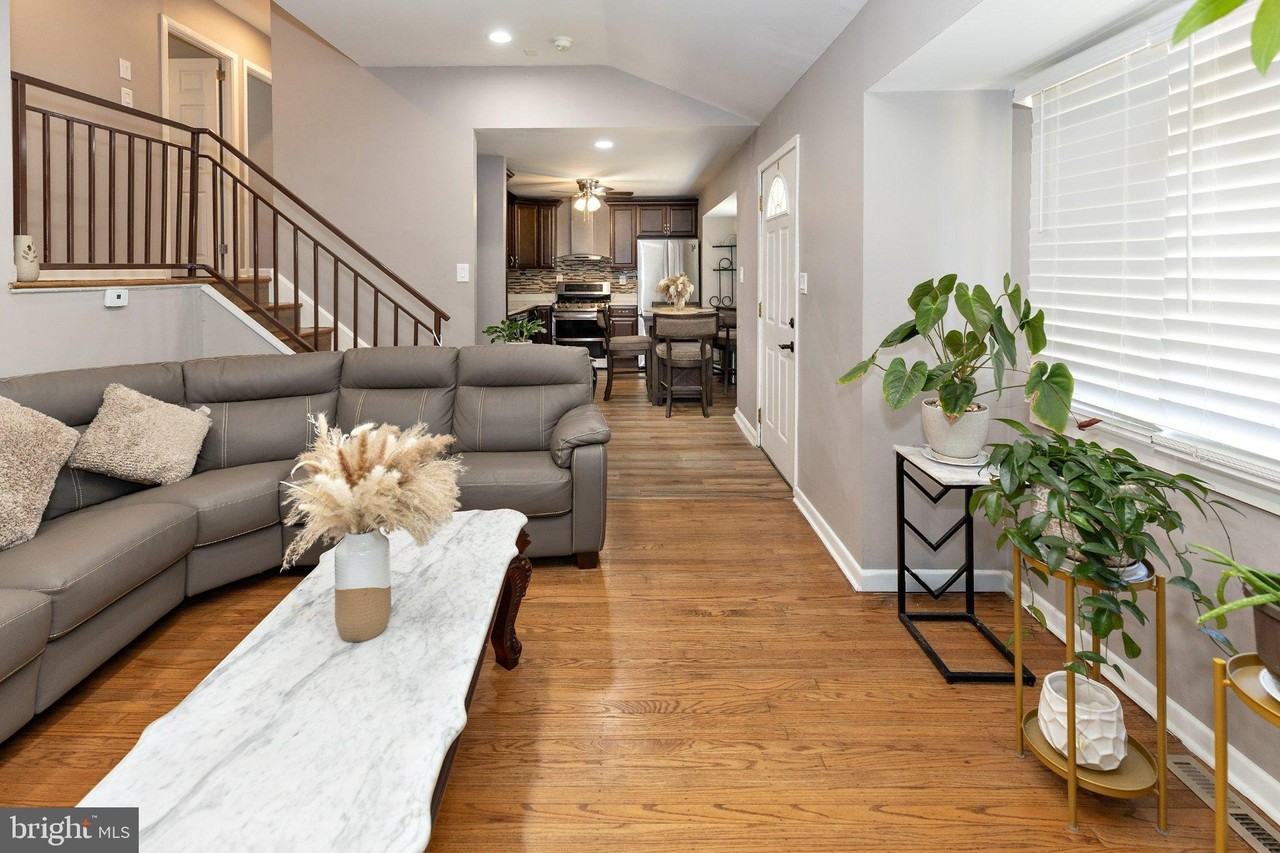 912 Aston Martin Dr - Photo 4 of 27