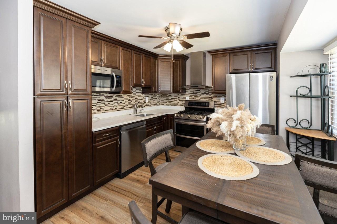 912 Aston Martin Dr - Photo 5 of 27