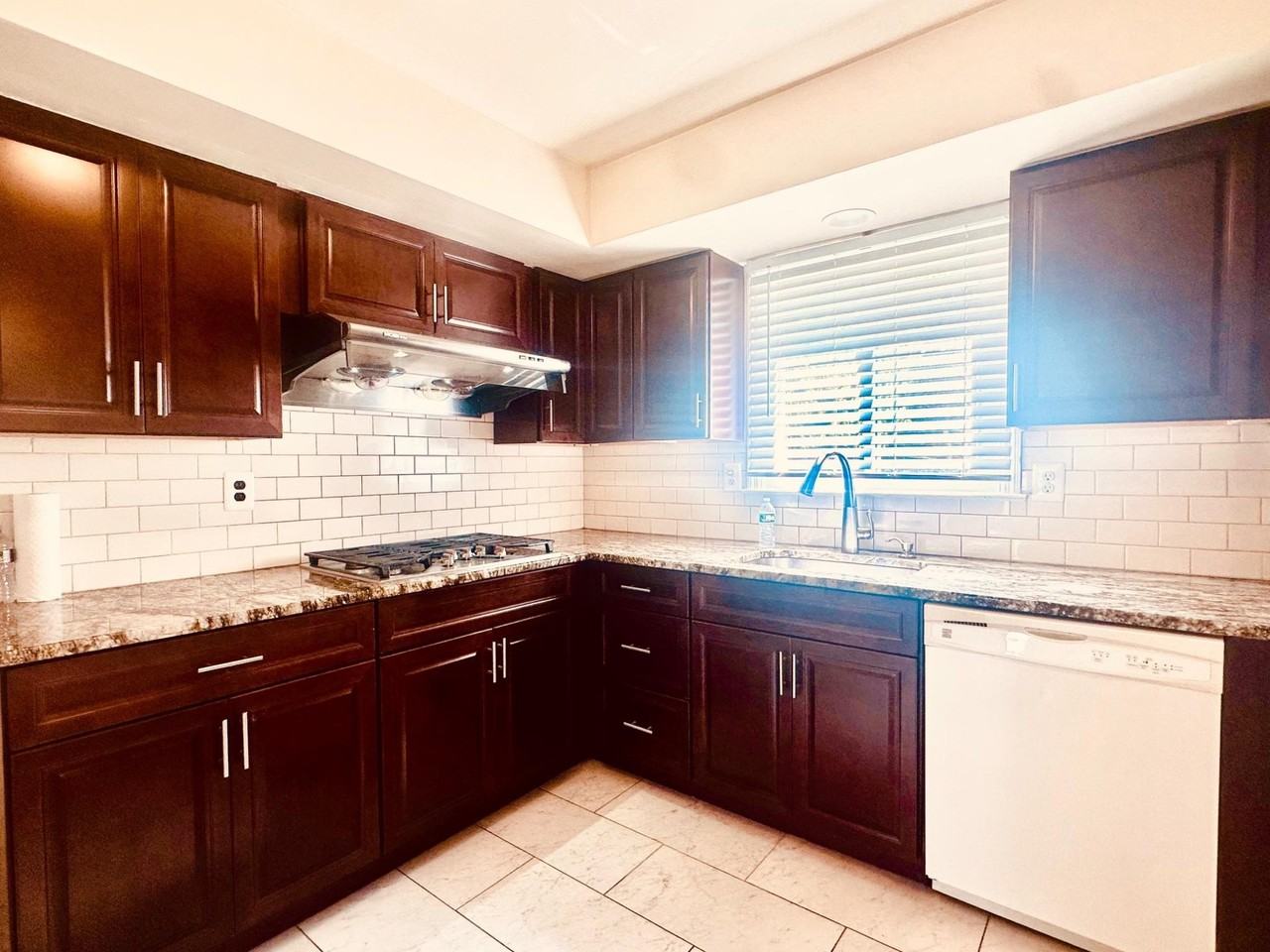 2904 Church Rd - Photo 5 of 32