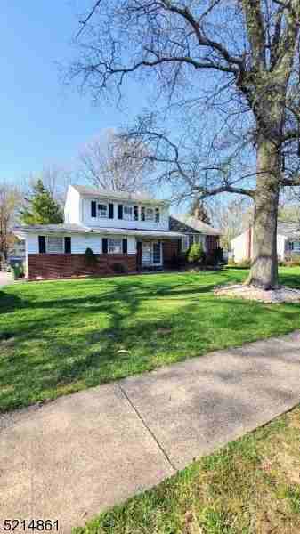 29 Ventnor Dr - Photo 2 of 19