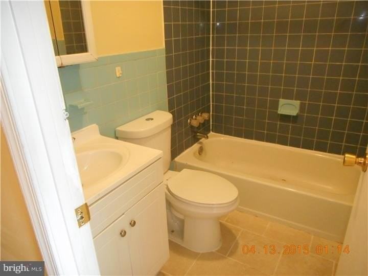 755 S Jessup St - Photo 3 of 6