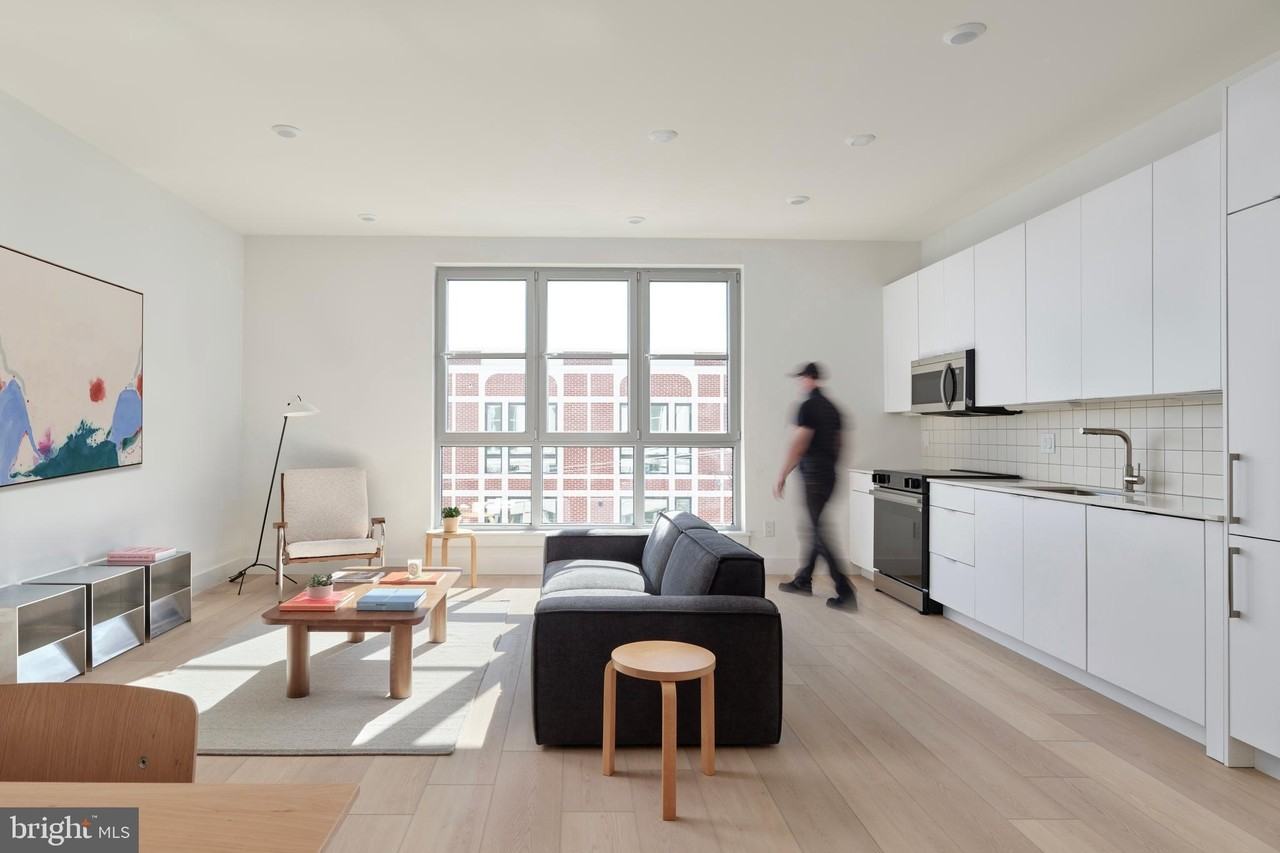 2406 Frankford Ave #8 - Photo 2 of 10