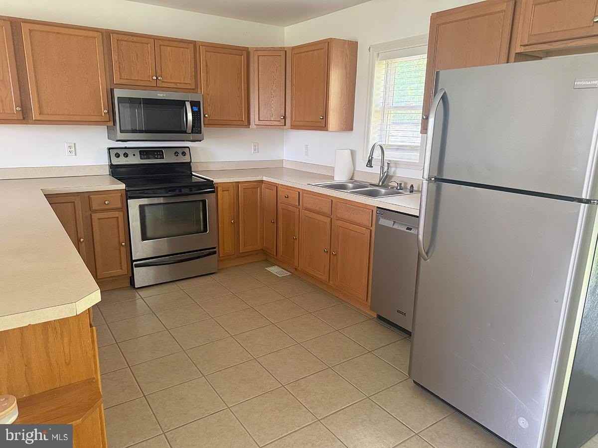 1121 Montour Rd - Photo 5 of 20