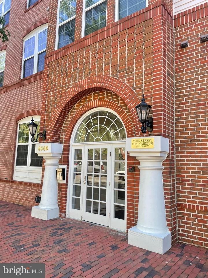 4950 Brenman Park Dr #303 - Photo 2 of 31