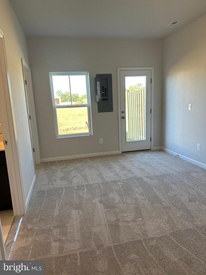 148 Galaxy Pl - Photo 4 of 7