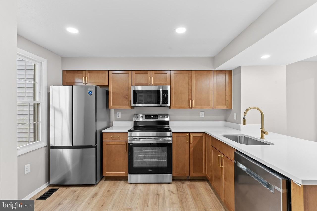 13619 Forest Pond Ct - Photo 2 of 23