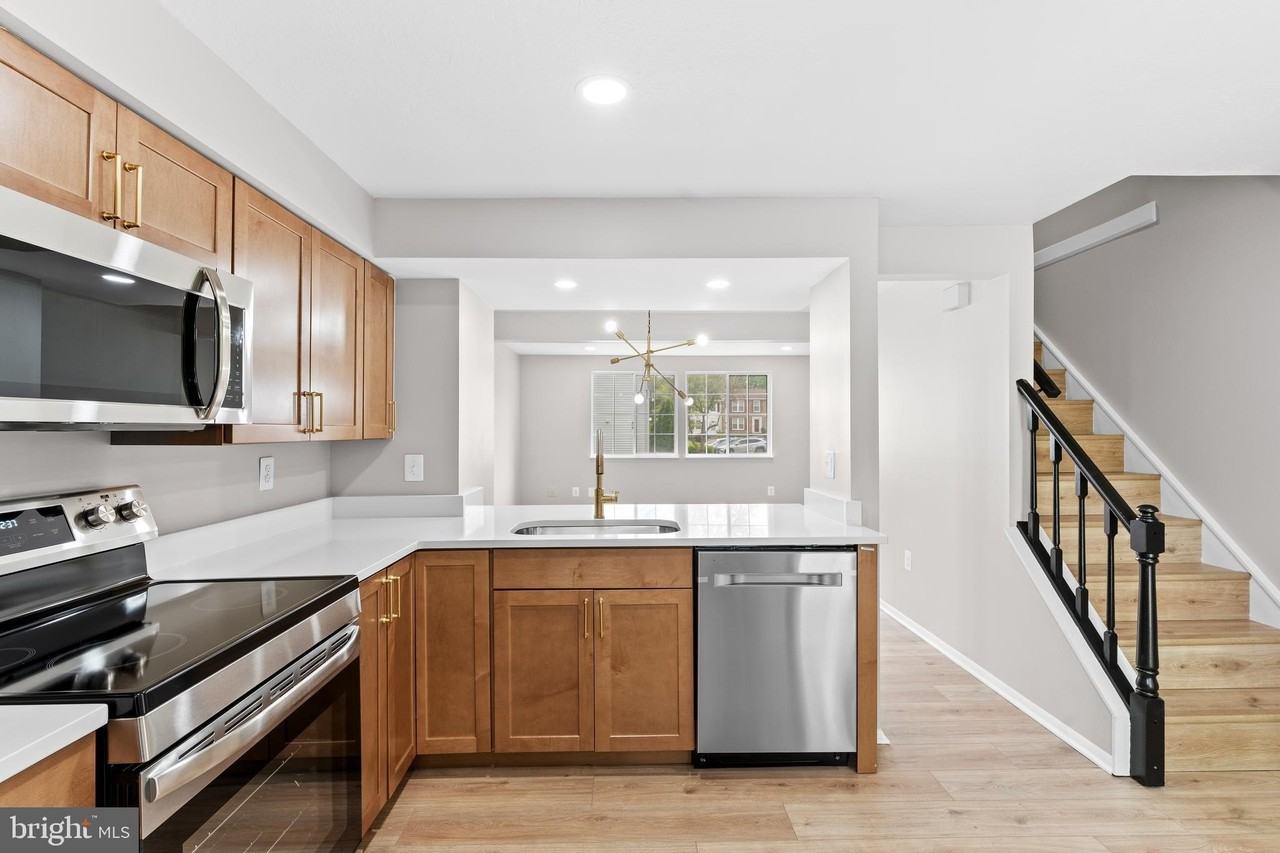 13619 Forest Pond Ct - Photo 3 of 23