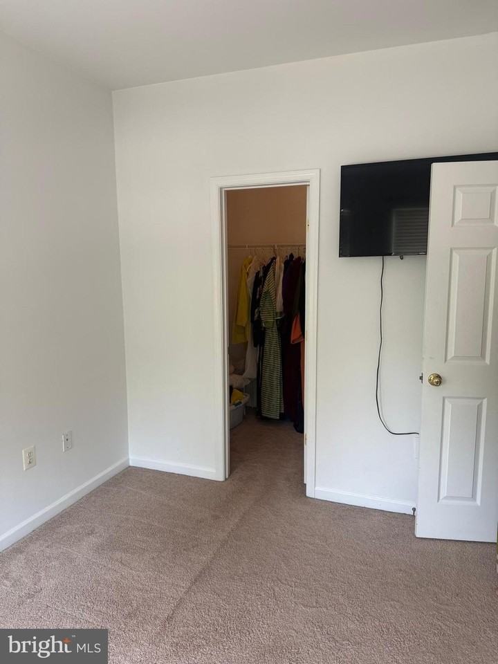 8469 Silverdale Rd - Photo 7 of 17