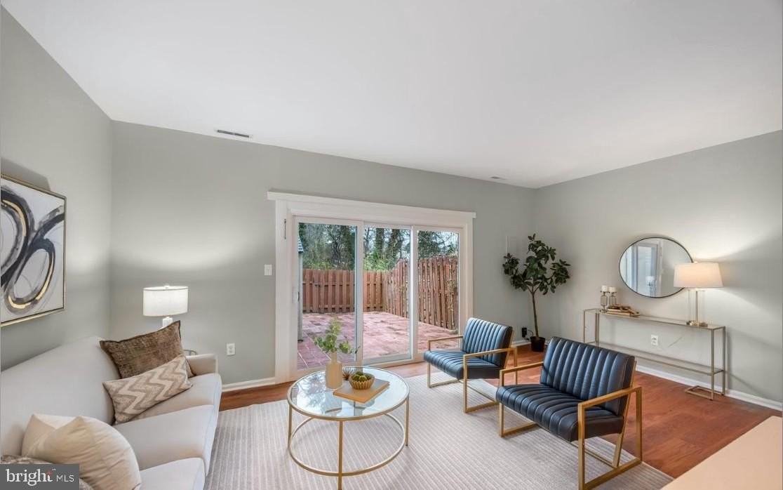 5822 Burke Manor Ct - Photo 2 of 34