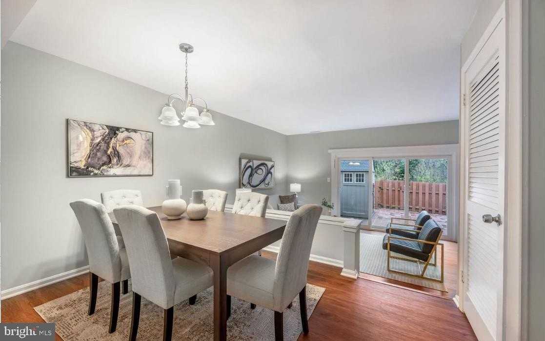 5822 Burke Manor Ct - Photo 3 of 34