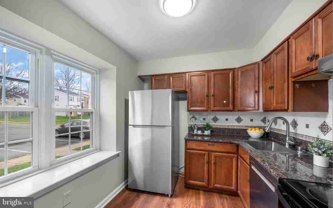 5822 Burke Manor Ct - Photo 4 of 34