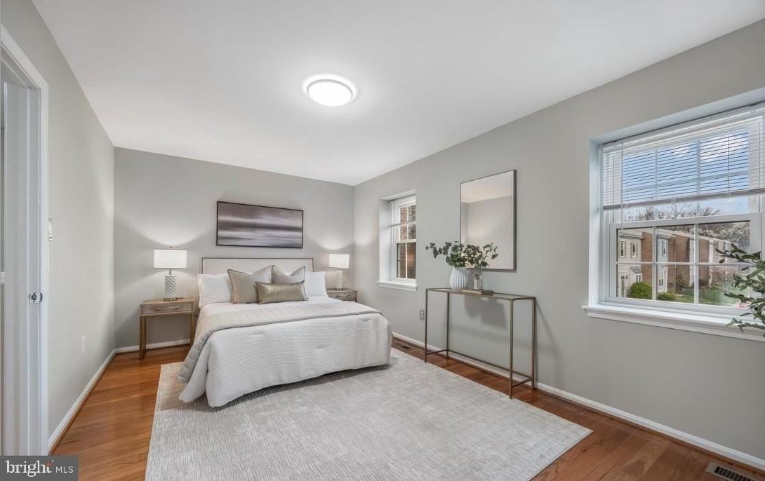 5822 Burke Manor Ct - Photo 5 of 34