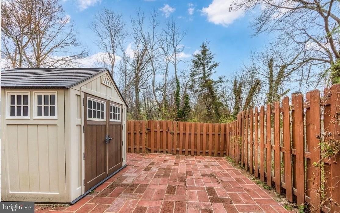 5822 Burke Manor Ct - Photo 6 of 34