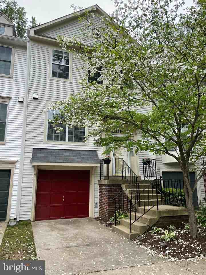 5833 Pin Oak Commons Ct